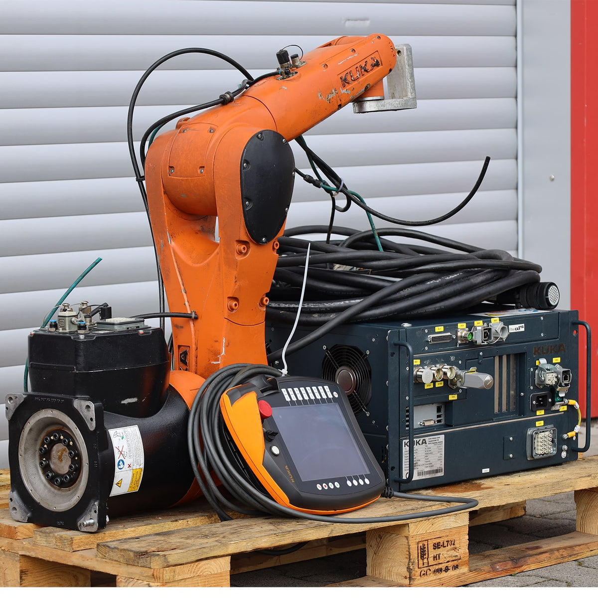 KR 6 R900 sixx C + KRC4 compact