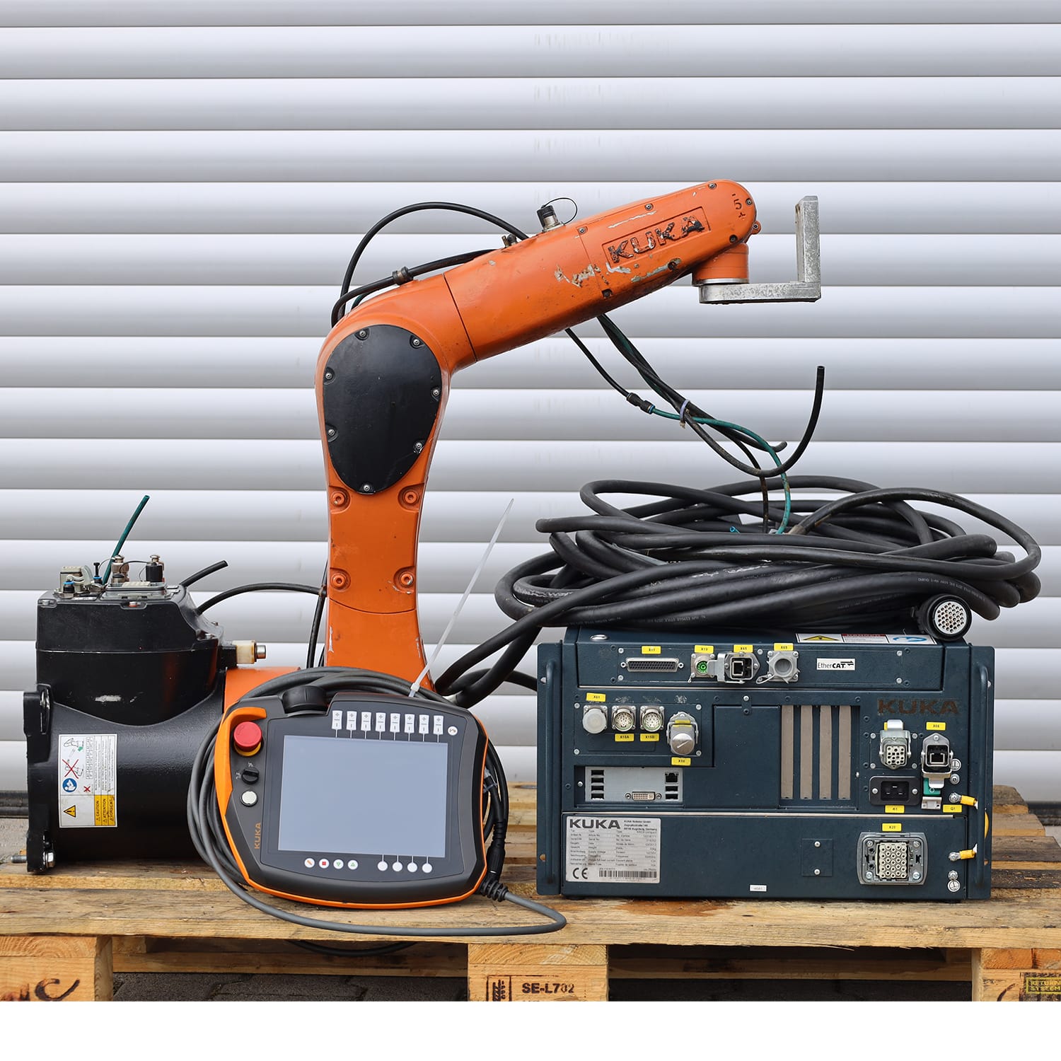 KR 6 R900 sixx C + KRC4 compact