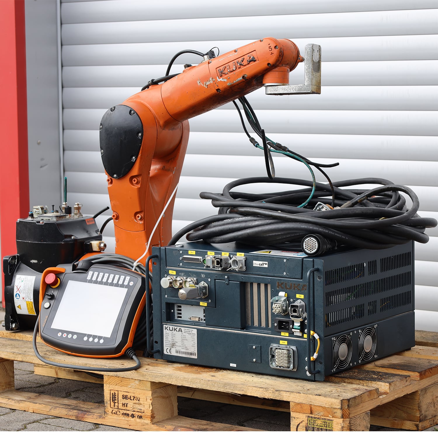 KR 6 R900 sixx C + KRC4 compact